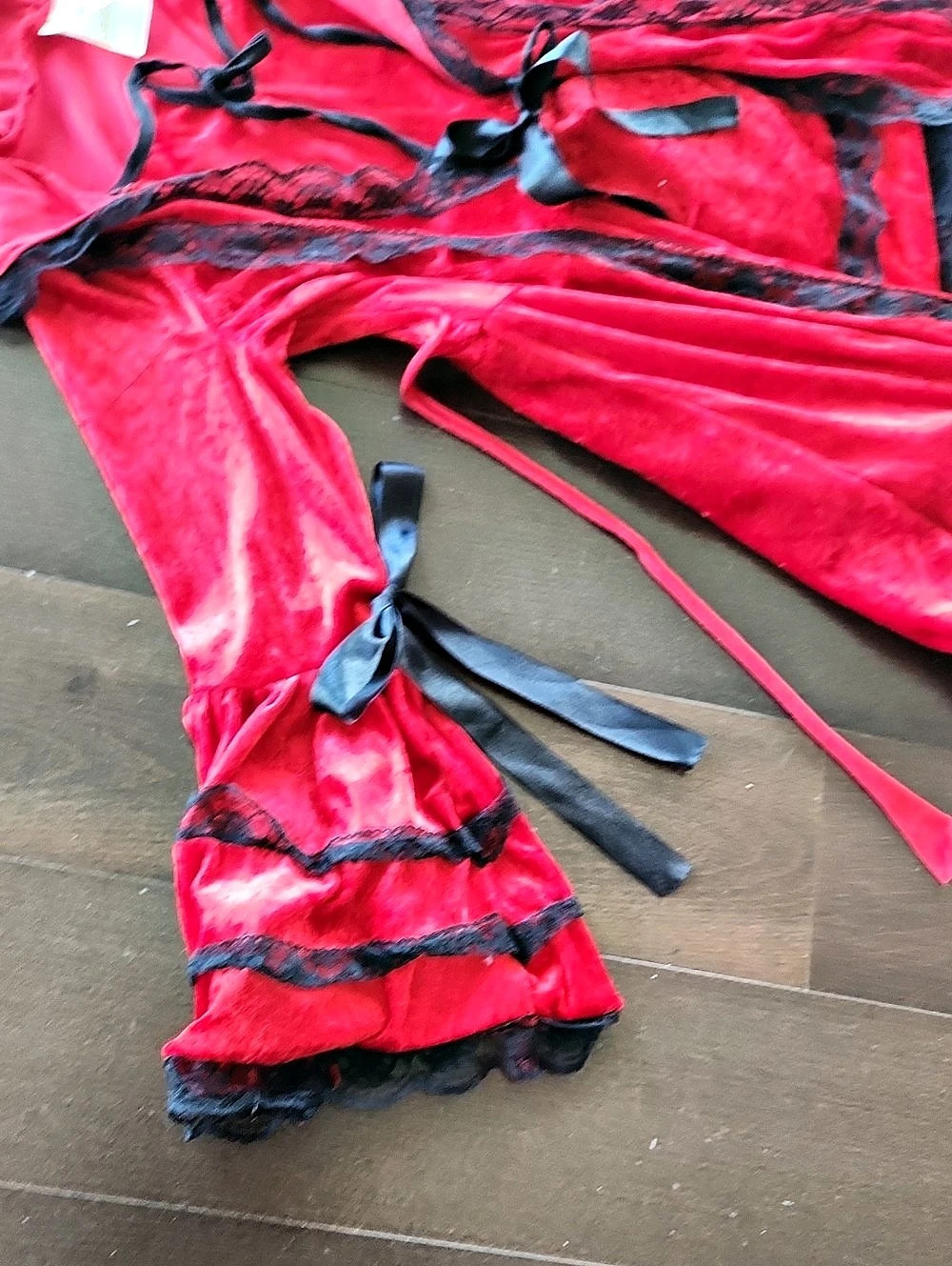 Red Hooded Halloween Costume - Picture 4 of 12
